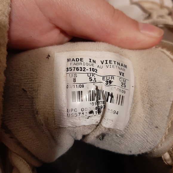 Nike Basketball Shoes - Picture 6 of 10